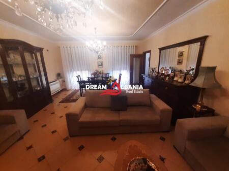 Apartamente 3+1 me qera ne qender ne Tirane (ID4231282 )