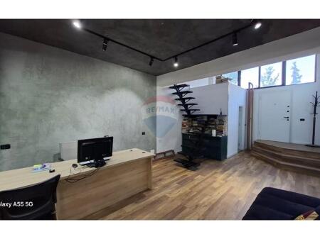 Office for rent in the Paris Commune area.