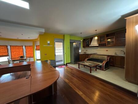 Ambient zyre per qira tek Rruga e Dibres.