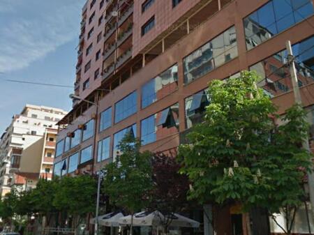 Apartament - Për Qira 3+1 - TE Barrikadat ne QENDER