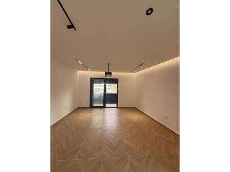 2 office spaces are given in the Oasis Residence in Astir .