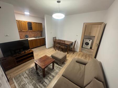 Apartament me qira 2+1 – Pranë kompleksit Asl, Rruga “Kongresi i Manastirit”  • Sipërfaqe: 2 dhoma gjumi + 1 sallon  • Kati: 3, pallat ekzistues  • Gjendja: Totalisht i mobiluar  • Çmimi: 45.000 leke te reja