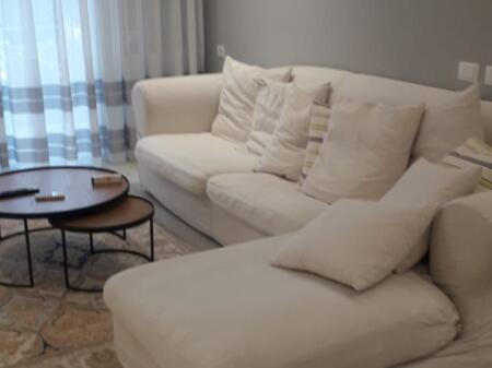 Shitet 2+1+2 tualete Rruga e barrikadave perballe gjimnazit sami frasheri