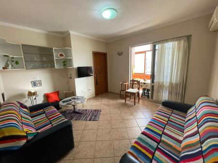 Jepet me qera apartament 1+1, Brenda Pazarit te ri