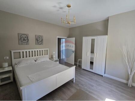 Apartament 2+1 me qira  Rruga Barikadave