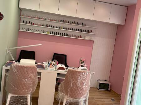 Dyqan me qera per activities te ndryshme.