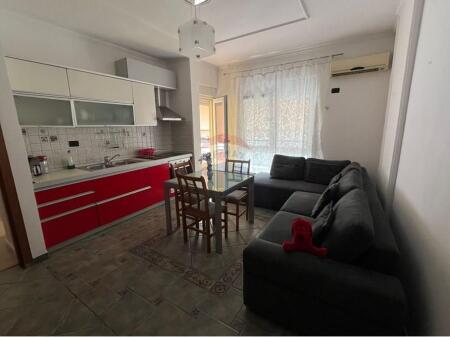 APARTAMENT 1+1 ME QIRA , RRUGA E KAVAJES !