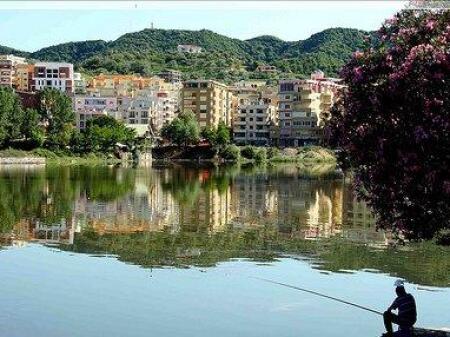 APARTAMENT 2+1+ POST ME QIRA, LIQENI I THATE! I RI KOMPLET