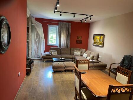 Apartament me qera 2+1