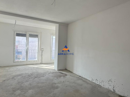 SHITET APARTAMENT 2+1+VERAND+TARRACË “KOMPLEKSI VIND,ALI DEMI” 270.000 EURO