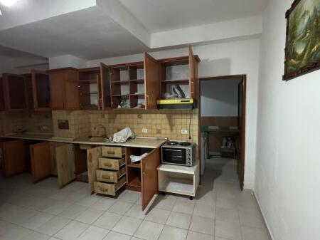 Shitet apartamenti 1+1 , (Mundesi adoptimi ne 2+1)Rruga e e Dibres , prane spitalit amerikan 2 ,ose bar Artist  Cmimi: 96 milion leke te vjetra  Ndodhet ne katin e 1 banim , pallat i ri me ashensor(Pallat i vitit 2004-2005) Ka nje siperfaqe prej 78.1m2 Organizimi: korridor, sallon+kuzhine, 1dhome gjumi, 1 tualet dhe 1 ballkon i mbyllur me vetrate  Orientim Veri-Perendim  Disponon dokumentacion te rregullt hipotekor . Mund te na kontaktoni ne: 📍Rr.Myslym Shyr, pallati49, shkalla02 ,app26, Tirana, Albania 1001