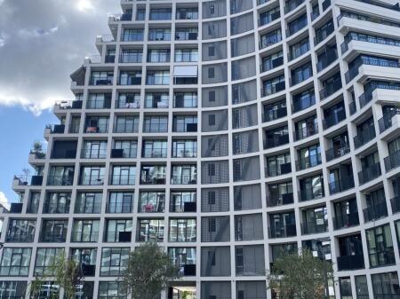 Ambient me qira Tirane