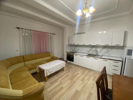 Jepet me qira super hyrje 2+1 Ne Fresk