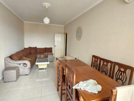 Tek ish urt jepet me qera apartament 2+1