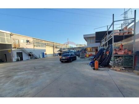 Magazzino in vendita sull'autostrada Tirana-Durazzo