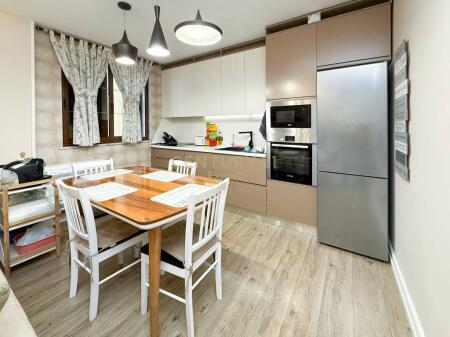 Affittiamo villa su 4 piani in Via Riza Cerova, Tirana!