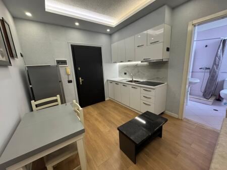 Apartment 1+1, Mine Peza!