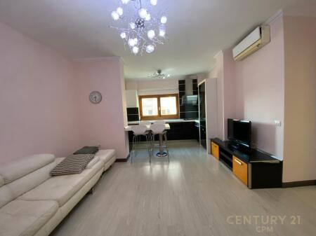 🏠 SHITET APARTAMENT 1+1+DEPO – ALI DEMI, BUZË RRUGËS KRYESORE