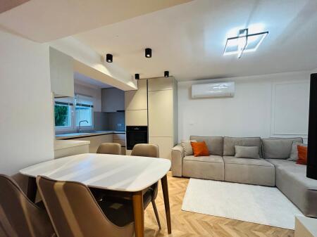 🏠Pak minuta larg Ish Tregut Elektrik,Rr.Bajram Allaraj,jepet me qera kati i I-re i nje vile,2+1,i sapo mobiluar 700Euro