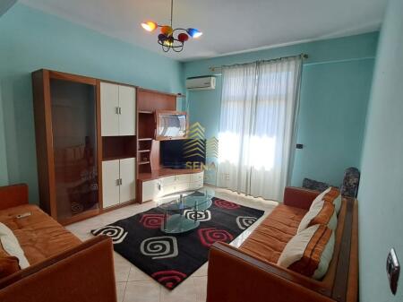 Qira, Hyrje Private, 1+1+blk,21 Dhjetori, 40,000 Lek/muaj