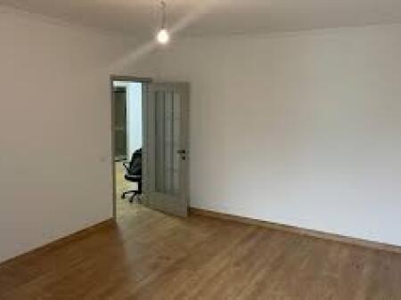 Ufficio in Affitto a Myslym Shyr (ID BZ2722) Tirana