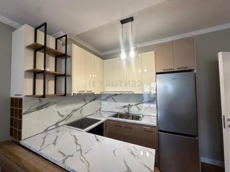 Appartamento appena arredato in affitto a Pazari Ri