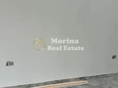 Jepen me qera 2 Dyqane, ne Qender, 1000 euro / muaj