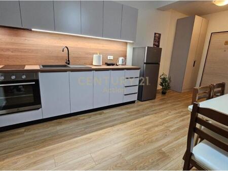 JAPIM ME QIRA APARTAMENT 2+1+2,RRUGA FROSINA PLAKU! 600 € /Muaj