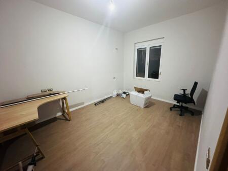 2+1,bosh per zyra,komune e parisit,cmimi 550 euro