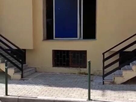 Ambjent biznesi me qera,mbikalimi i komunes,1350 euro me 2 poste parkimi