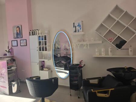 Shitet Biznes Parukerie në Yzberish!