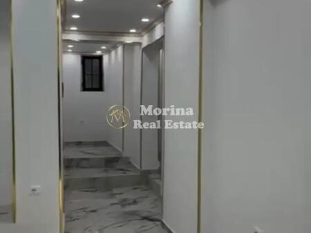 Shitet Ambient Biznesi/dyqan, ne Rrugen Muhamet Gjollesha, 317000 Euro