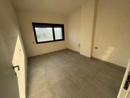 Shitet apartament 2+1, te Liqeni i Thate.