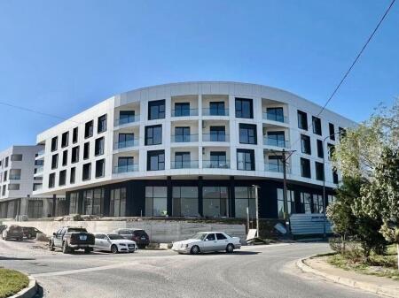 Shitet apartament 2+1 tek Liqeni i Thate