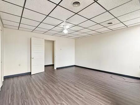 ZYRE ME QERA 75 M2 RRUGA MINE PEZA 1000 EURO