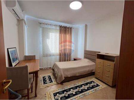 apartament me qira tek rruga e kavajes me post parkimi