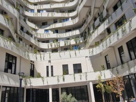 JEPET ME QERA 1+1 VASIL SHANTO I PERSHTATSHEM PER AIR BNB