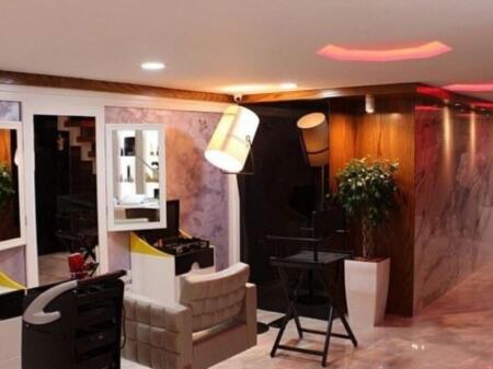 Duplex me qira  i Mobiluar,  Qender Estetike, Parukeri