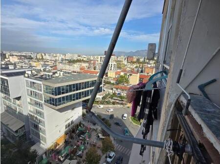 Jepet me qira 2+1 tek Komuna e Parisit