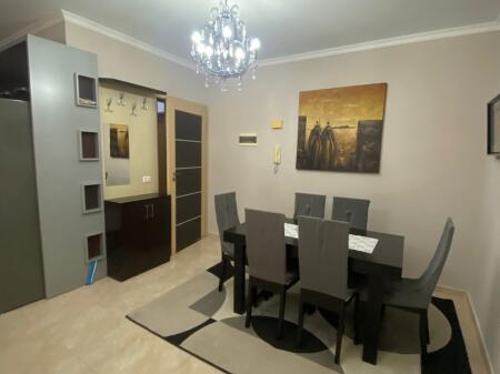 Jepet me qera apartament 2+1+2 tualete+ballkon te Fusha e Aviacionit te "Bar Votra".