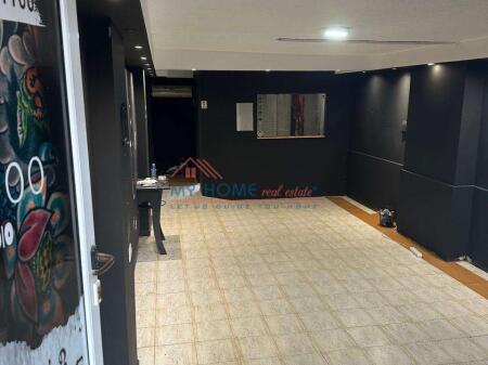 Dyqan me Qera Komuna e Parisit Tirane