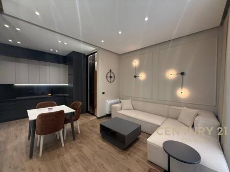 Apartament per qira 1+1+post parkimi i mobiluar, tek Kompleksi "Deliorgji"!
