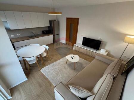 Rent/ Apartment 1+1, Kavajes Street!