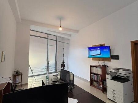 Locale commerciale in vendita vicino alla Procura di Tirana - 125000€ | 43 m²