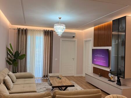 Apartament 2+1+2 per qira  përballë Stacionit të trenit - Durres.