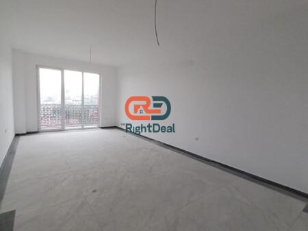 Tek Golden Hands Ne Paskuqan, Shitet Apartament 2+1+2, Me Planimetri Te Rregullt!!