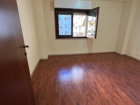 Apartament me Qira 2+1 – Komuna e Parisit