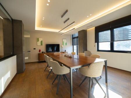 Shitet zyrë moderne në qendër të Bllokut