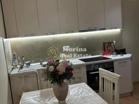 Qera Apartament 2+1, Bulevardi Bajram Currii, 550 Euro/Muaj