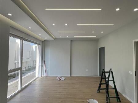 AMBIENT BIZNESI ME QERA 200 M2 FARKE I 1400 EURO